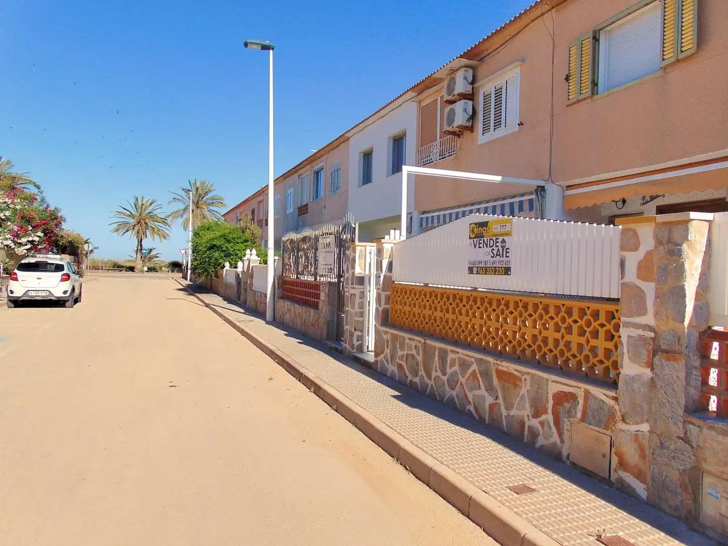 Vista exterior de Planta baixa en venda en San Pedro del Pinatar amb Aire condicionat, Calefacció i Jardí privat