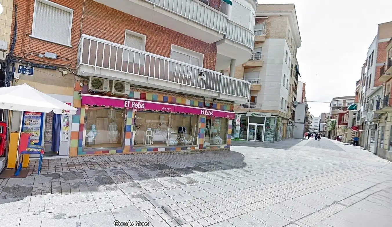 Geschaftsraum zur Miete in Puertollano mit Klimaanlage, Parkett und Möbliert