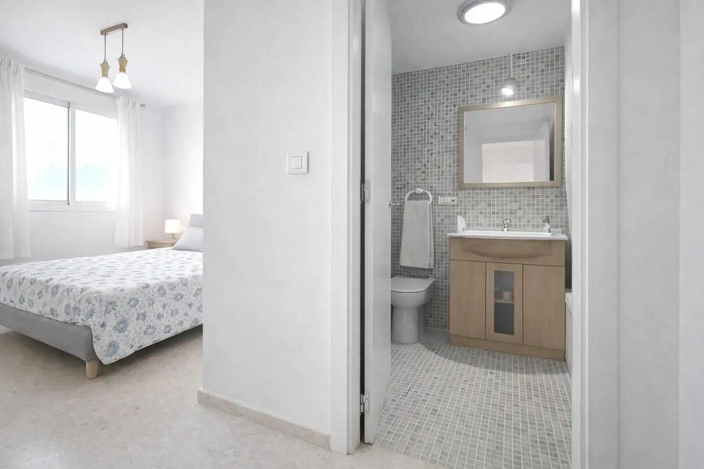 Badezimmer von Wohnung zum Verkauf in Oliva mit Abstellraum und Möbliert