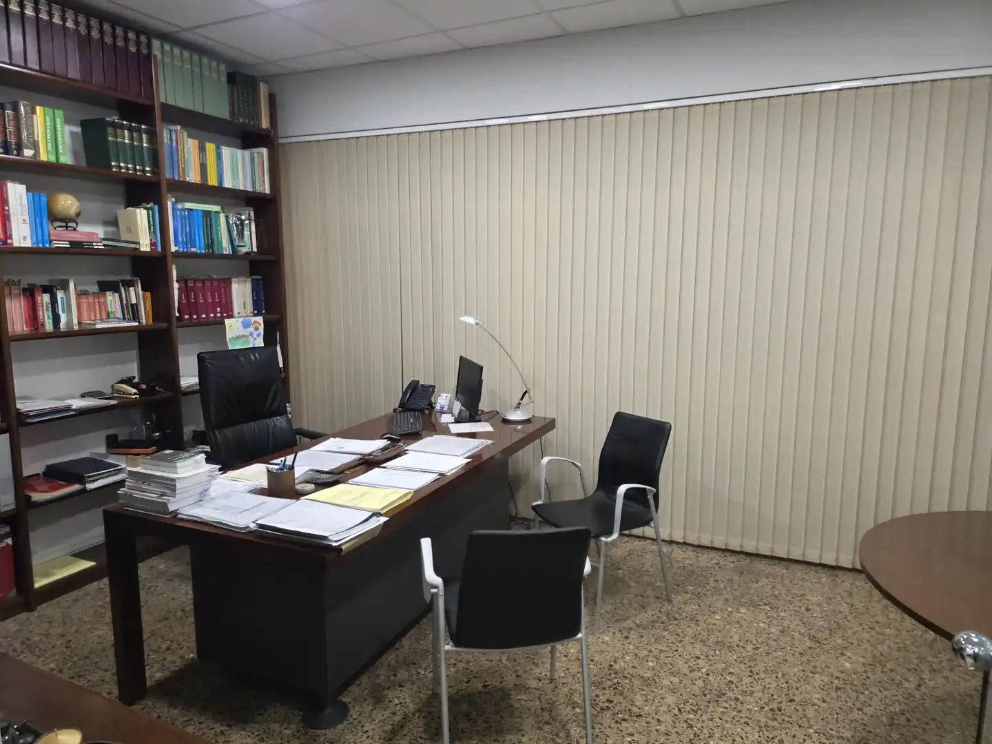 Büro zur Miete in Esplugues de Llobregat mit Klimaanlage, Heizung und Möbliert
