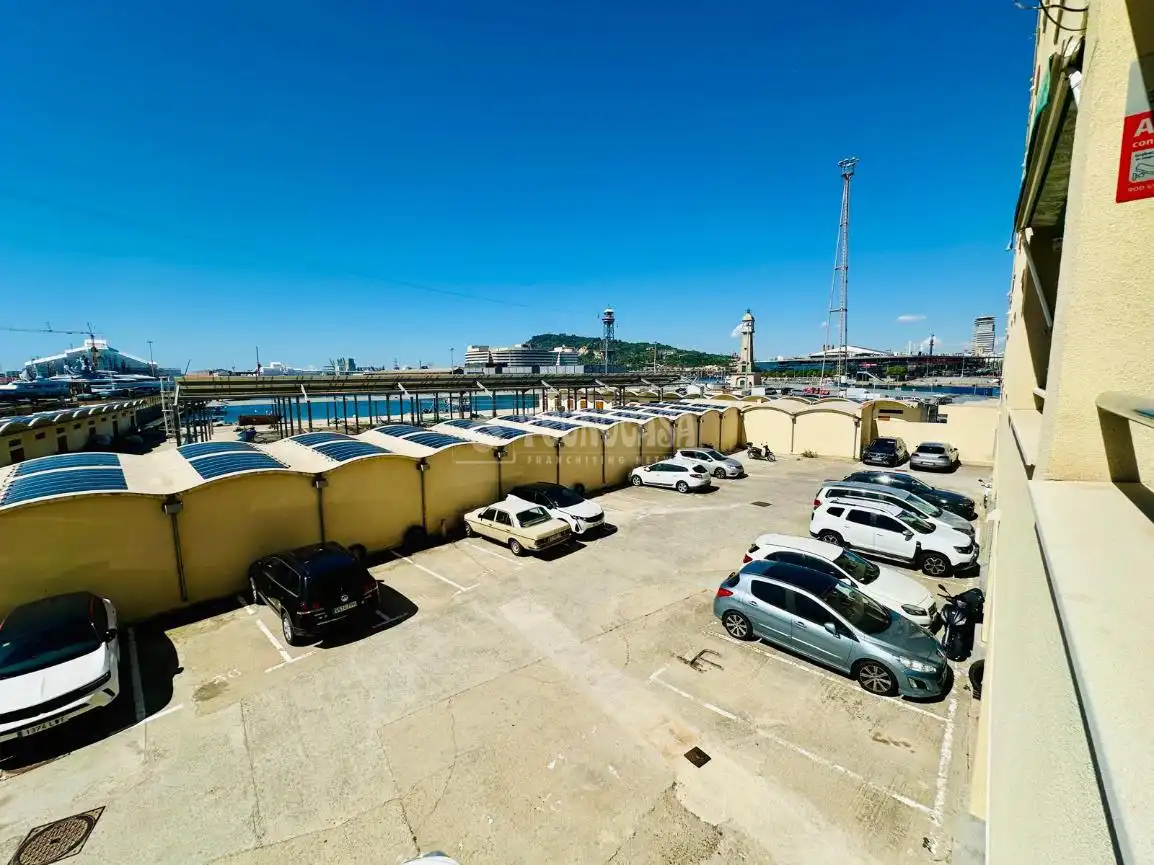 Parking de Piso en venta en Barcelona con Aire acondicionado, Calefacción y Balcón