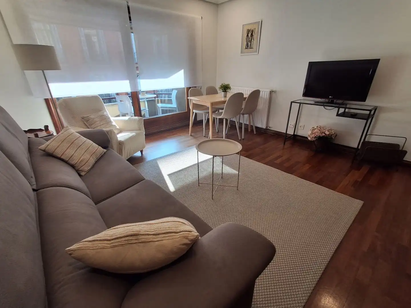 Wohnzimmer von Wohnung zur Miete in Donostia - San Sebastián  mit Balkon