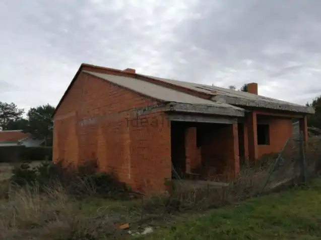 Vista exterior de Edificio en venta en Herradón de Pinares, Ávila