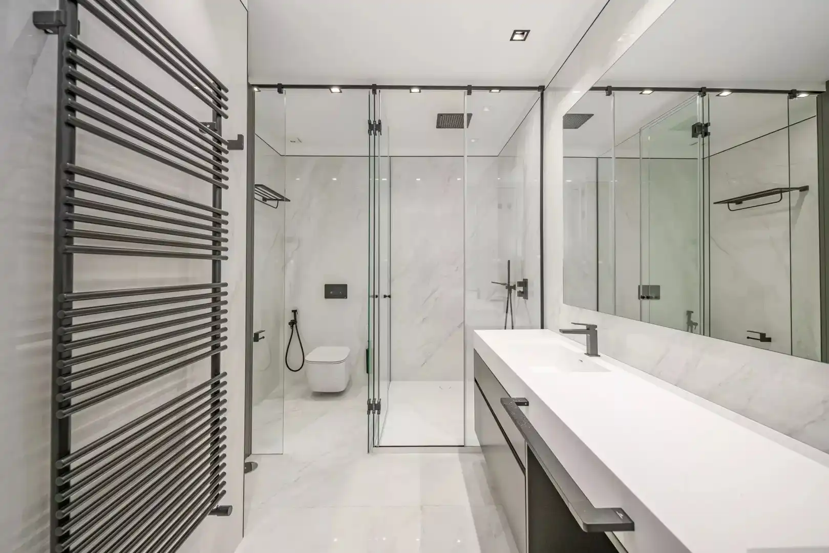 Badezimmer von Wohnung zum Verkauf in Madrid mit Klimaanlage, Heizung und Abstellraum