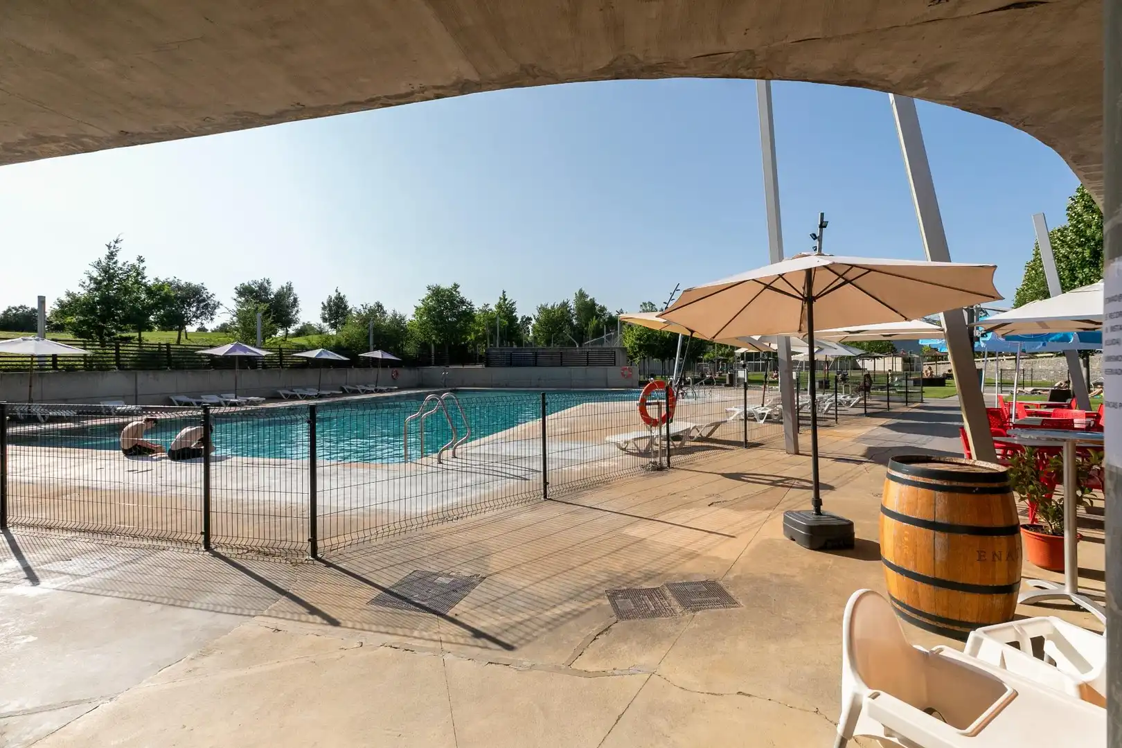 Piscina de Pis en venda en Sabiñánigo amb Calefacció, Parquet i Terrassa