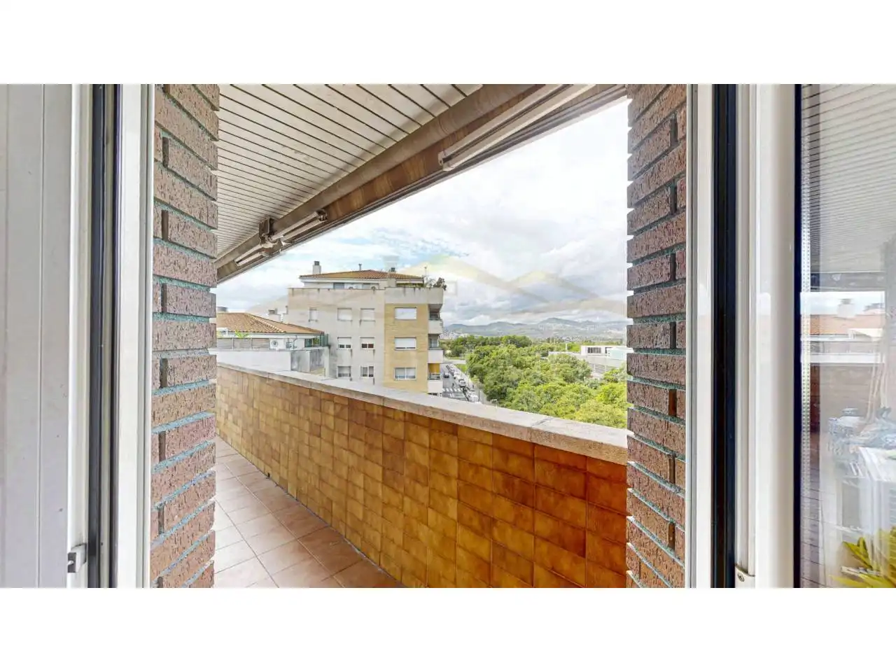 Vista exterior de Dúplex en venta en Sant Joan Despí con Calefacción