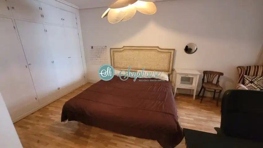 Dormitori de Pis en venda en Segovia amb Calefacció, Parquet i Terrassa