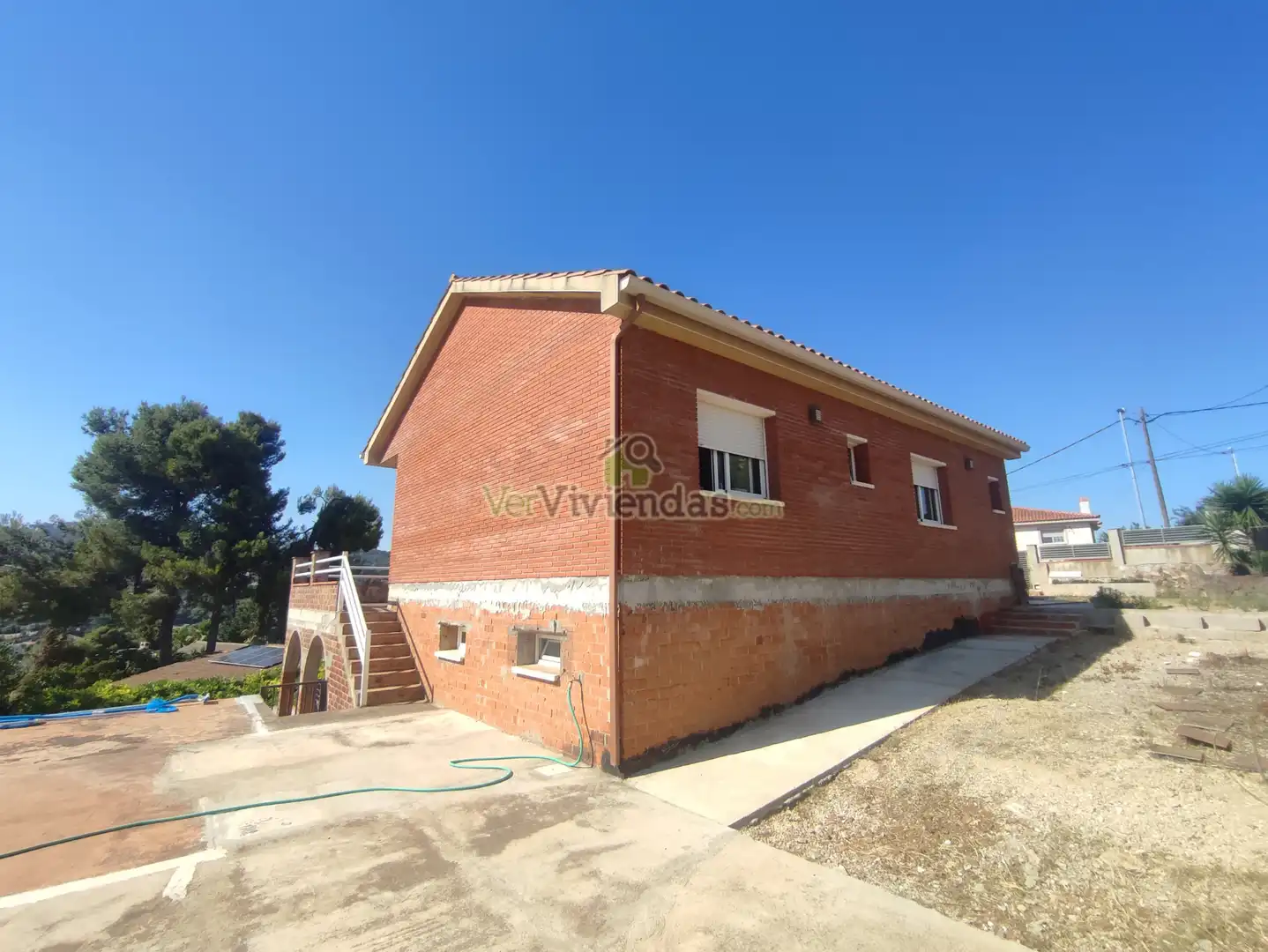 Vista exterior de Casa o xalet en venda en Vallirana amb Calefacció, Jardí privat i Terrassa