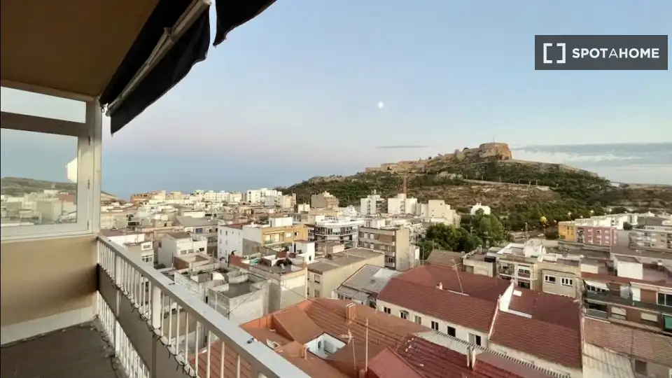 Vista exterior de Piso para compartir en Alicante / Alacant con Aire acondicionado, Terraza y Amueblado