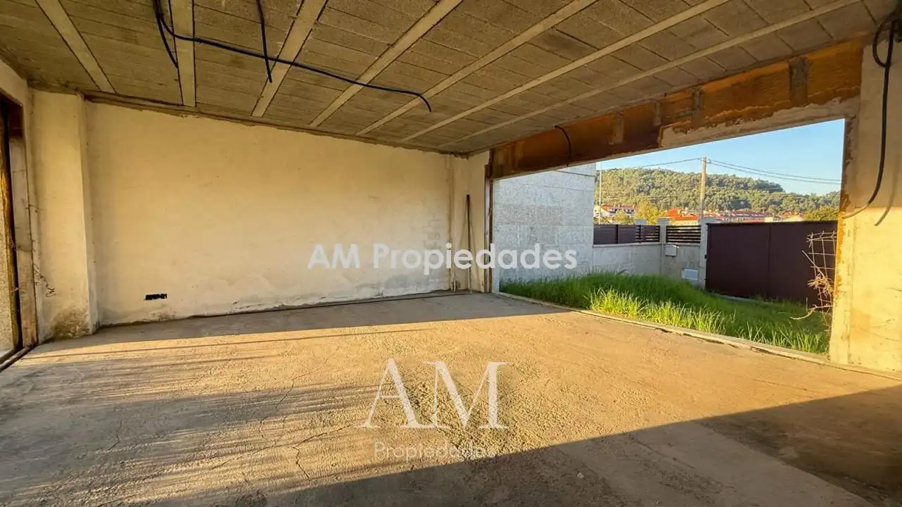 Aparcament de Casa o xalet en venda en Baiona amb Calefacció, Jardí privat i Terrassa