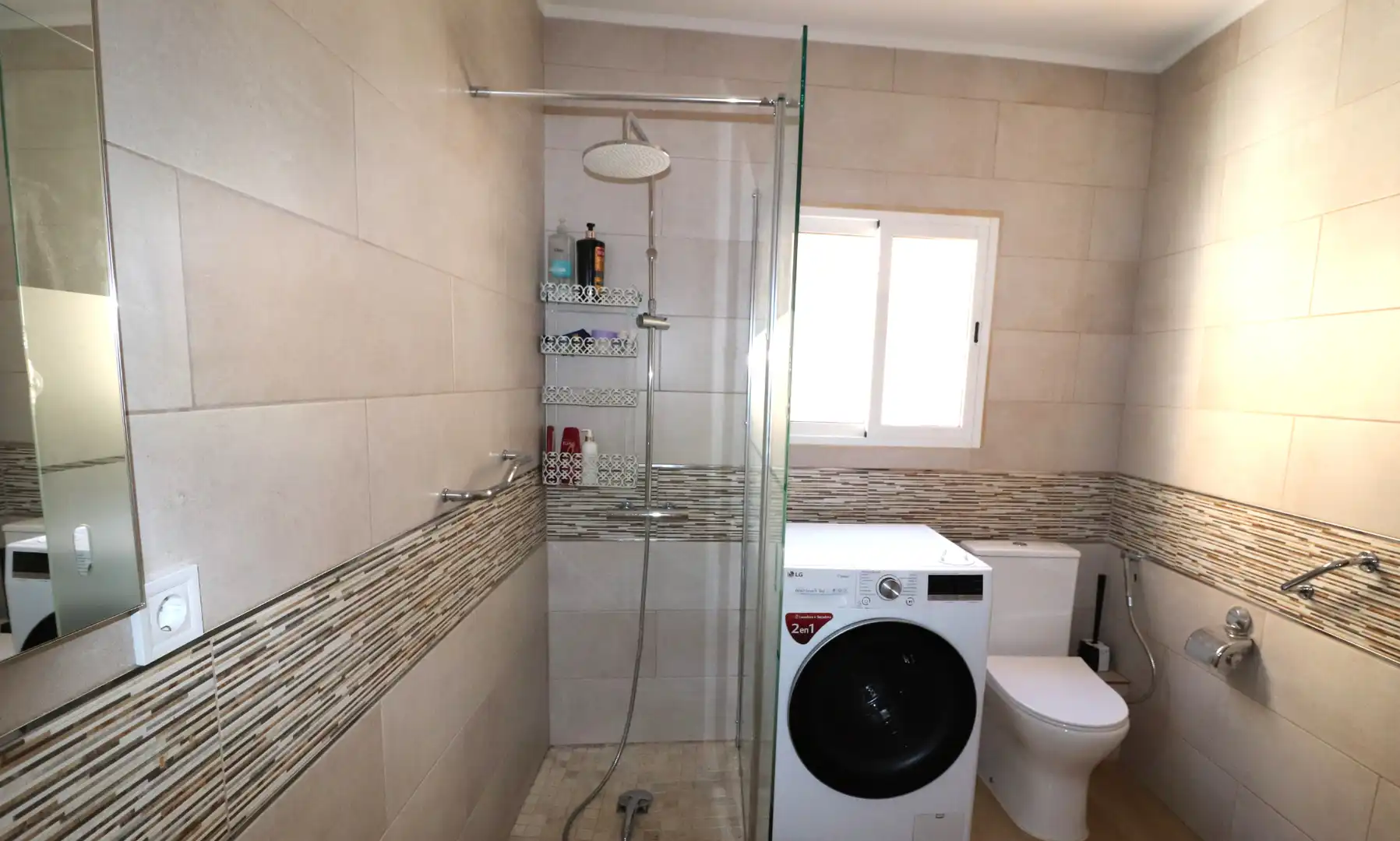 Badezimmer von Dachboden zum Verkauf in  Palma de Mallorca mit Klimaanlage, Terrasse und Ofen