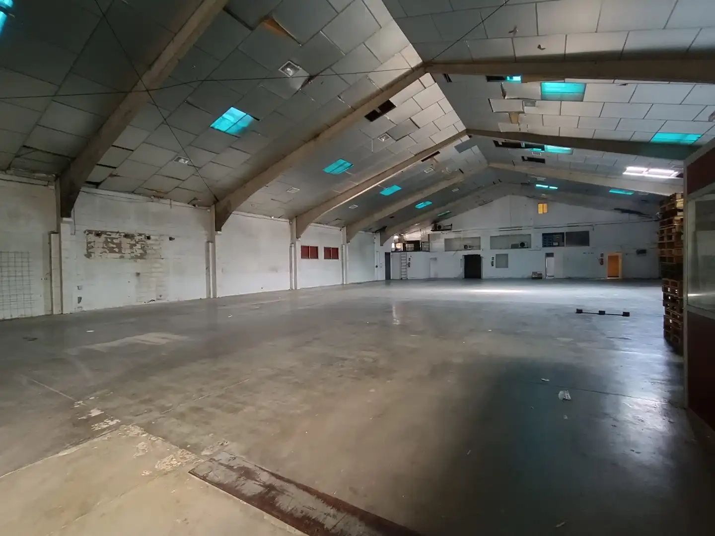 Nave industrial de alquiler en Carretera Sevilla-Cádiz, 556, La Hacienda - Nueva Andalucía