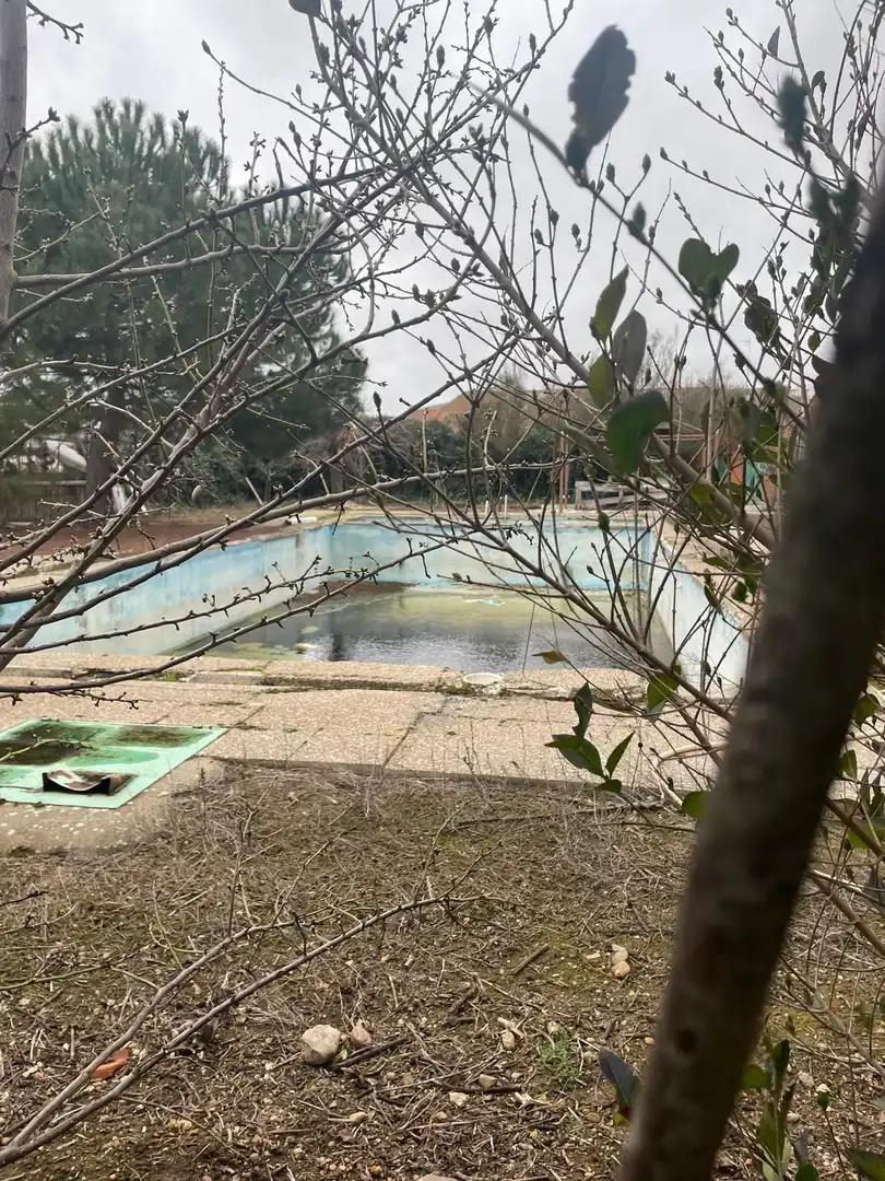 Piscina de Nave industrial en venta en Cigales