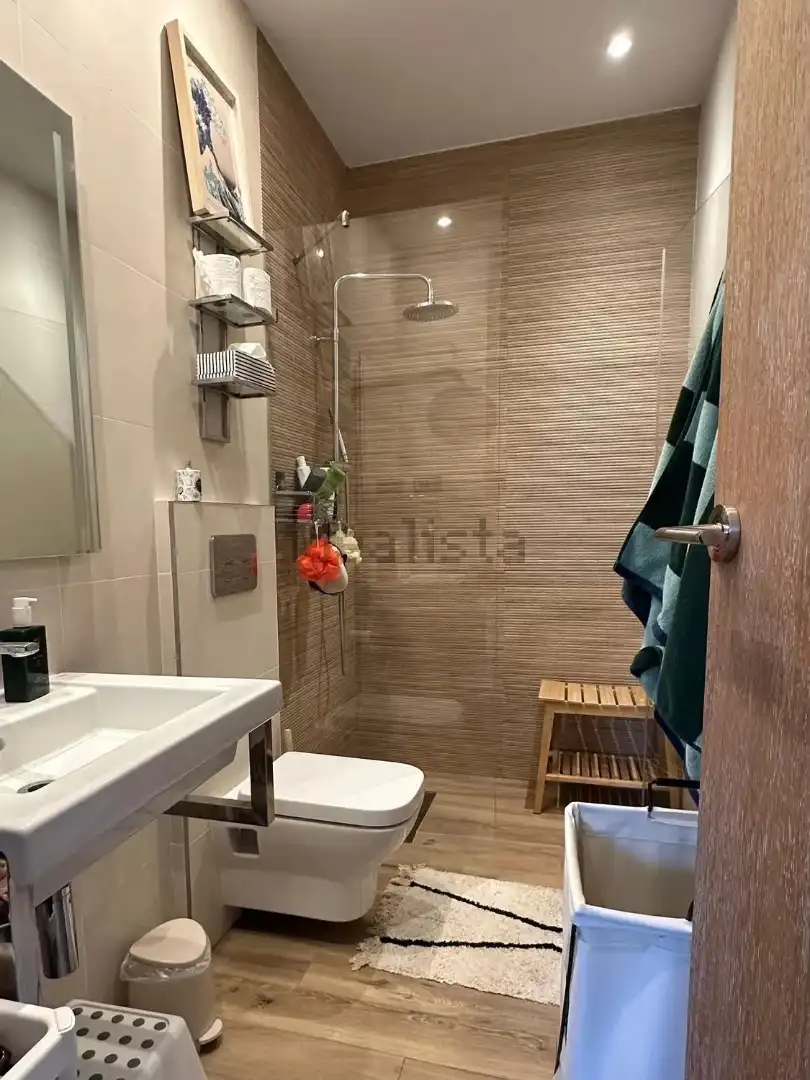 Bany de Casa o xalet de lloguer en Madrid amb Aire condicionat, Calefacció i Jardí privat