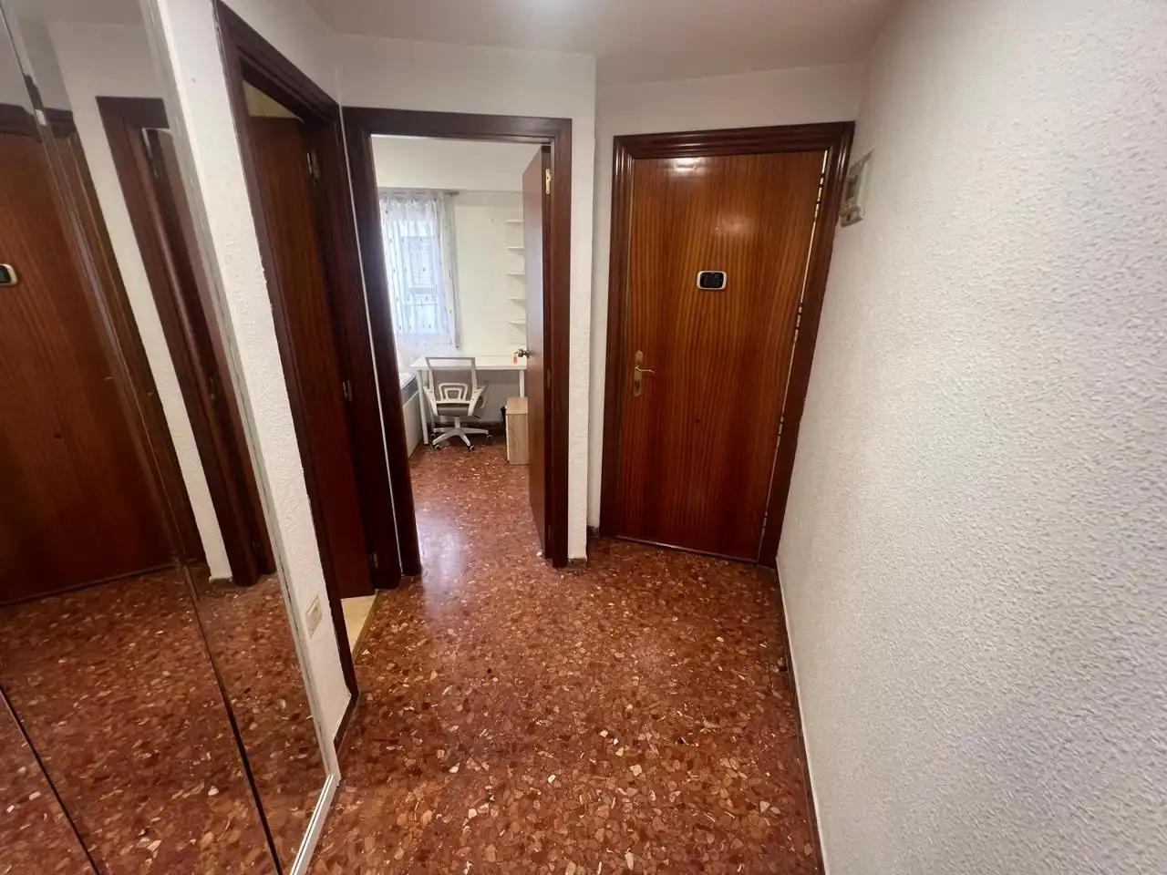 Habitació a calle de Torrevella, La Raïosa