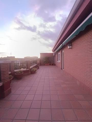 Ático en Alquiler en Callejón de Gómez Acebo en Villaverde Alto