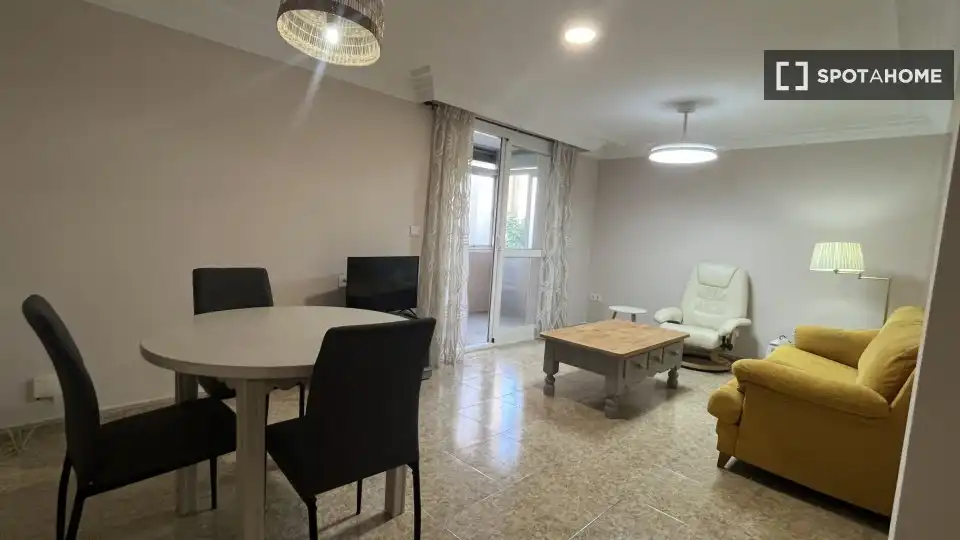 Sala d'estar de Pis de lloguer en Jaén amb Aire condicionat, Calefacció i Moblat