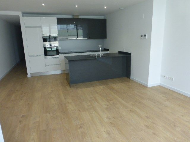 Cocina de Piso de alquiler en Girona Capital con Aire acondicionado, Calefacción y Balcón