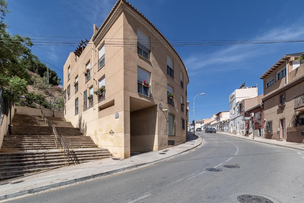 Exterior view of Flat for sale in  Granada Capital  with Heating and Storage room