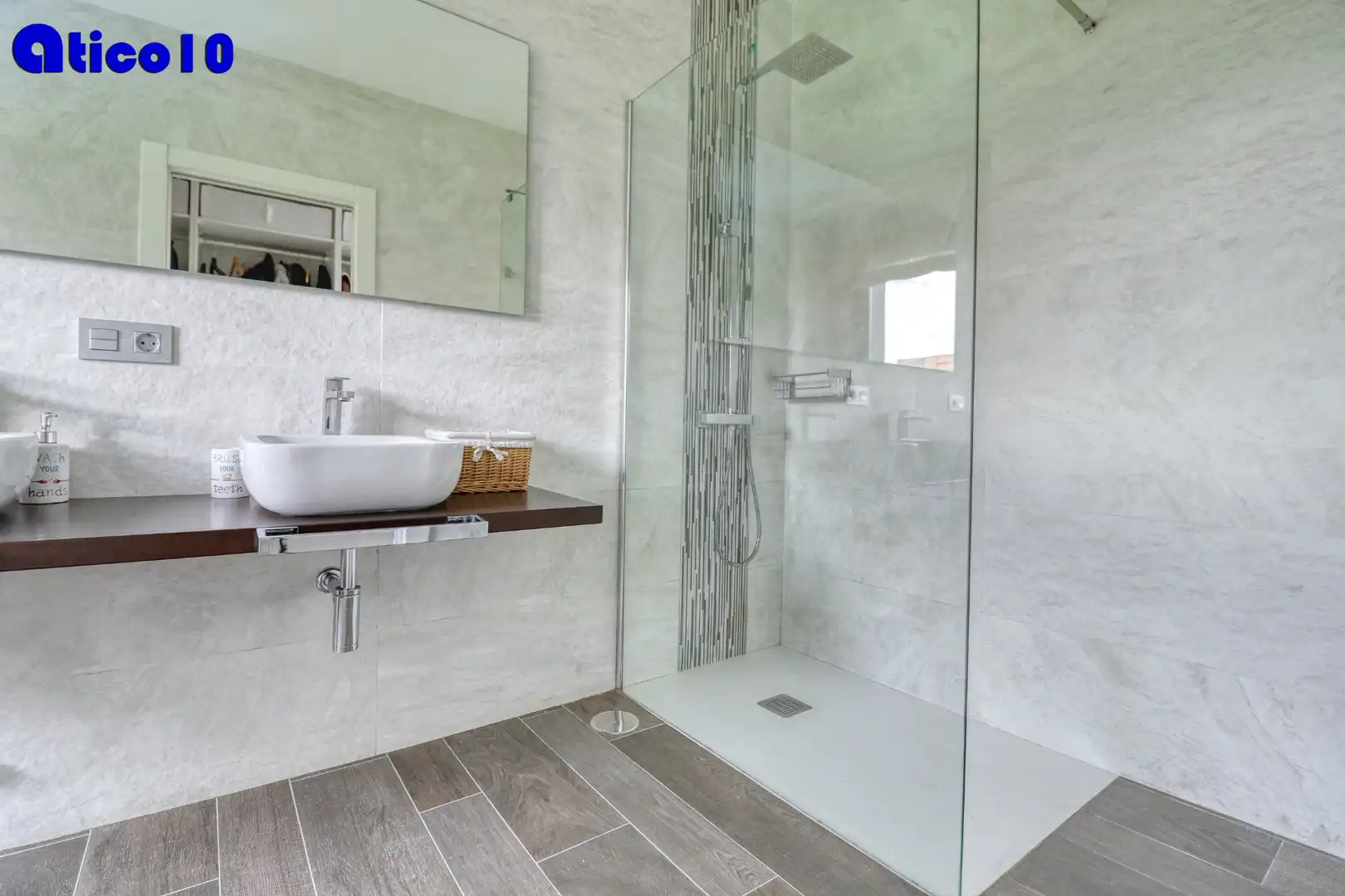 Badezimmer von Haus oder Chalet zum Verkauf in Noreña mit Heizung, Parkett und Abstellraum