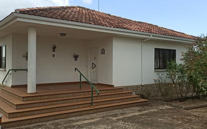 Vista exterior de Casa o xalet en venda en Villar del Buey amb Aire condicionat i Terrassa