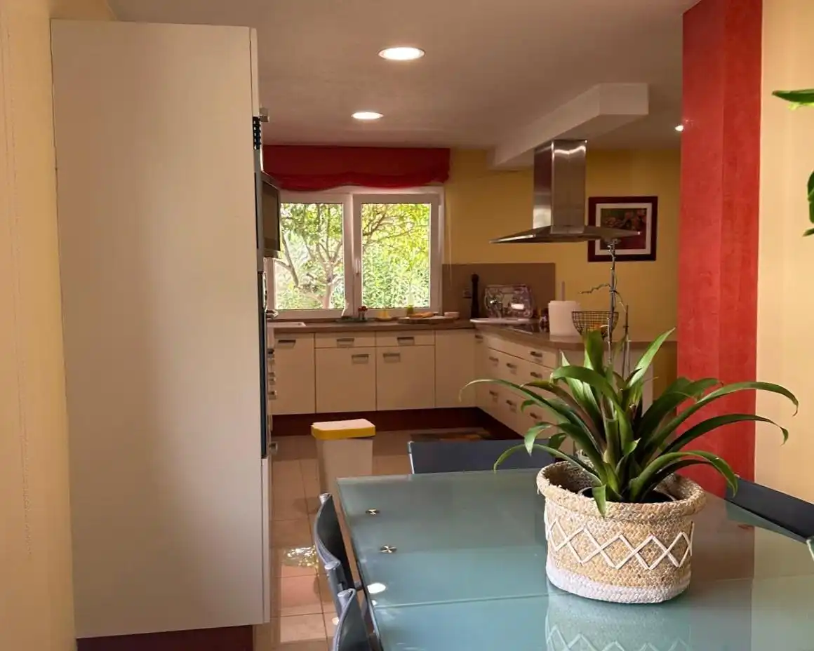 Cocina de Casa o chalet en venta en Badalona con Aire acondicionado, Calefacción y Jardín privado