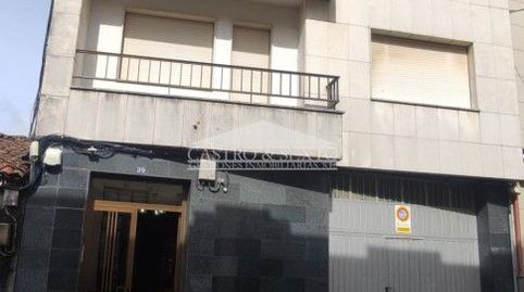 Edificio en el centro de Melide