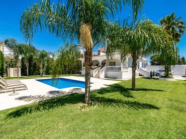 Casa amb piscina en venda a Nueva Andalucía