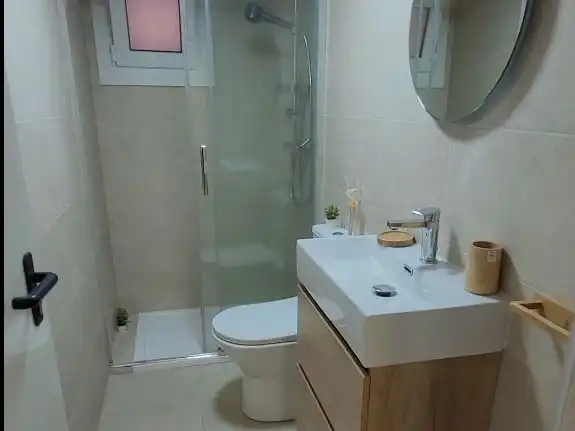 Baño de Casa o chalet de alquiler en Cáceres con Calefacción, Parquet y Terraza