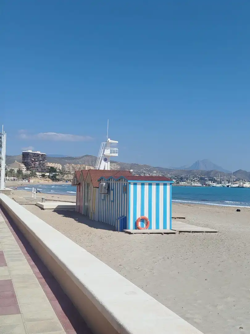 Vista exterior de Pis en venda en El Campello amb Moblat i Balcó