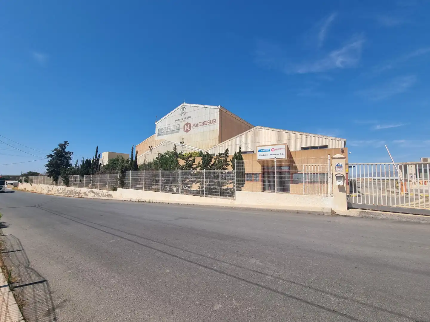 Vista exterior de Nave industrial en venta en La Mojonera con Alarma
