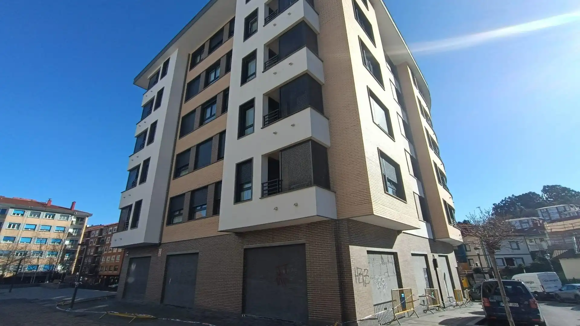 Vista exterior de Local de alquiler en Valle de Trápaga-Trapagaran