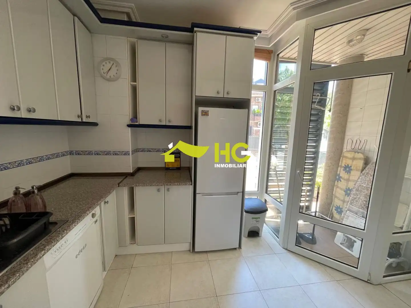 Cocina de Piso para compartir en Villaviciosa de Odón con Aire acondicionado y Calefacción