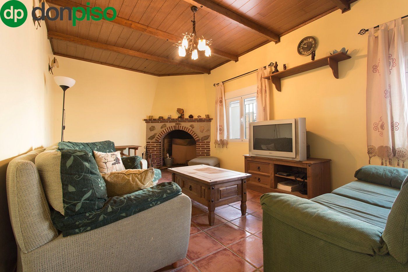 Sala d'estar de Casa o xalet en venda en Alamedilla amb Parquet i Terrassa