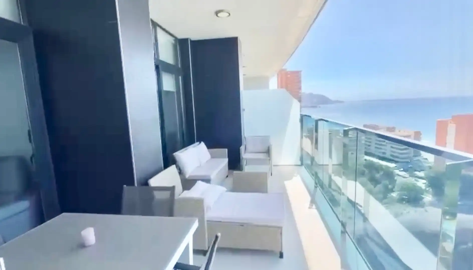 Apartamento con terraza en alquiler en Playa de Poniente, imagen 3