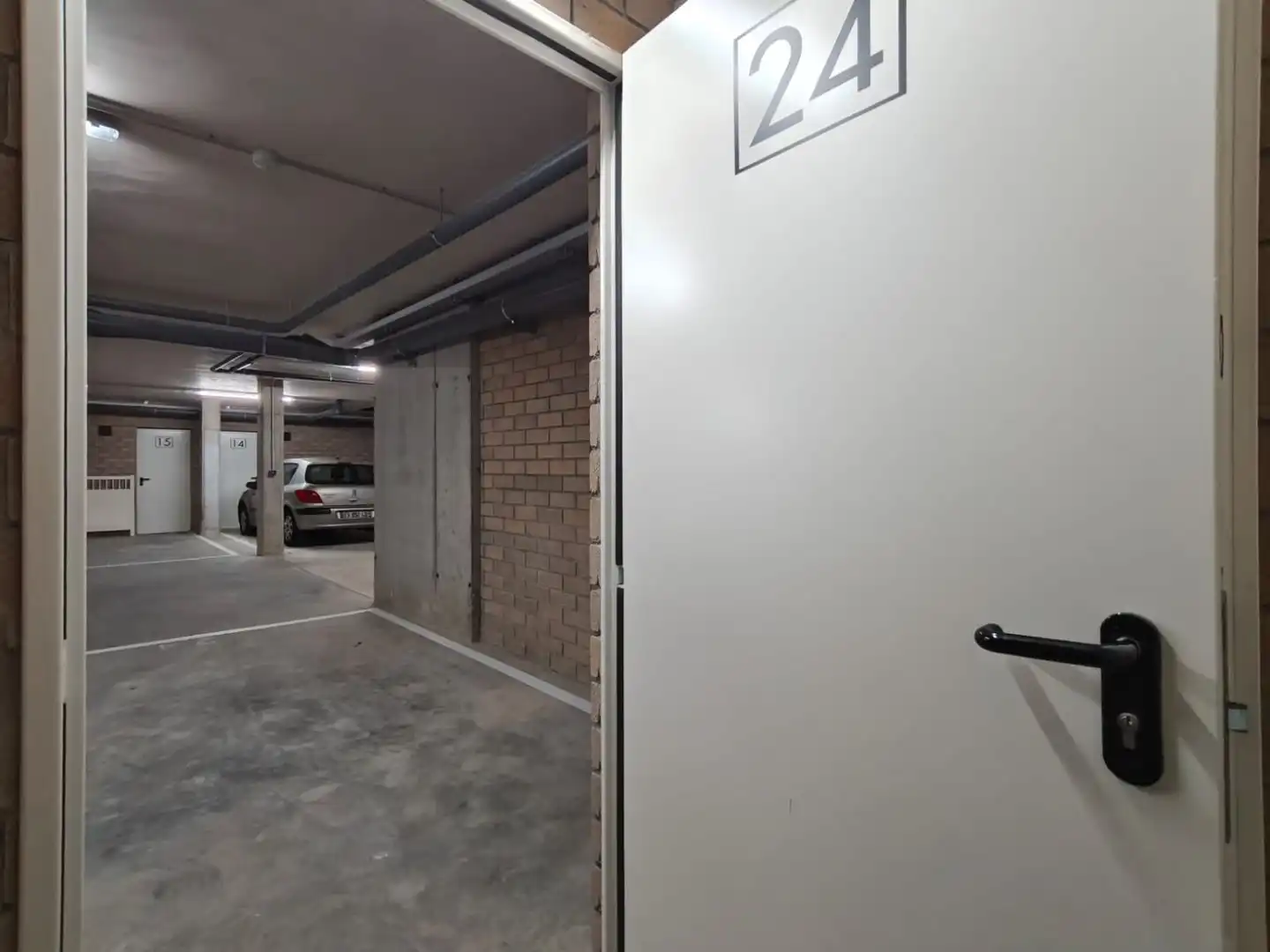 Parking of Flat for rent in Girona  with Air Conditioner, Heating and Terrace