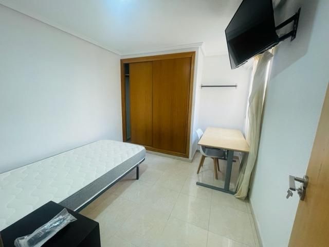 Flat to share in  CLEMENTE GONZALVEZ VALLS, Altabix, Elche ciudad