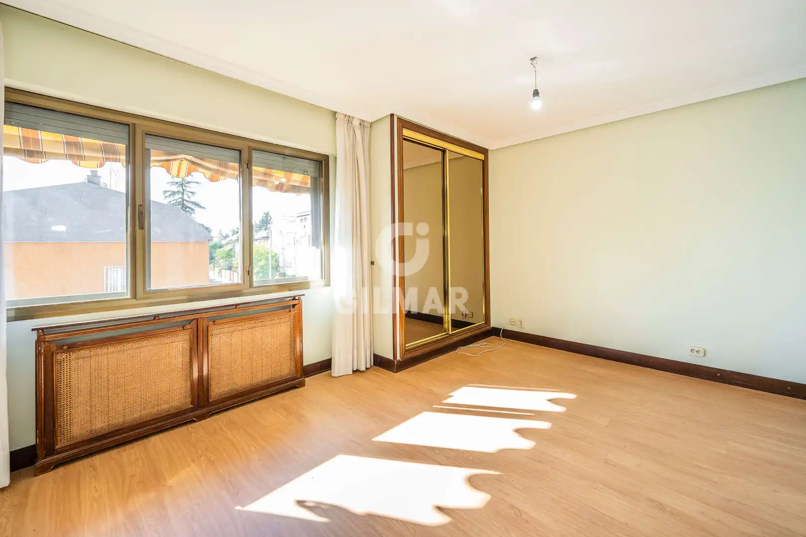 Dormitori de Casa adosada en venda en Madrid amb Calefacció, Jardí privat i Piscina