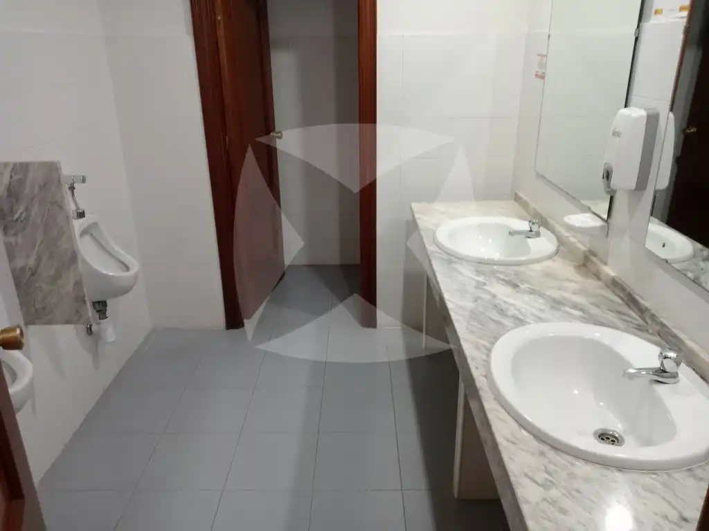 Bany de Local de lloguer en Badajoz amb Aire condicionat