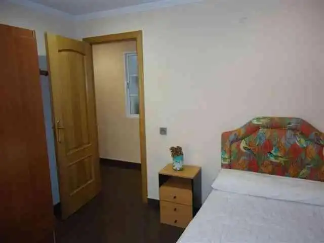 Habitación de Piso de alquiler en Granada con Amueblado y Balcón