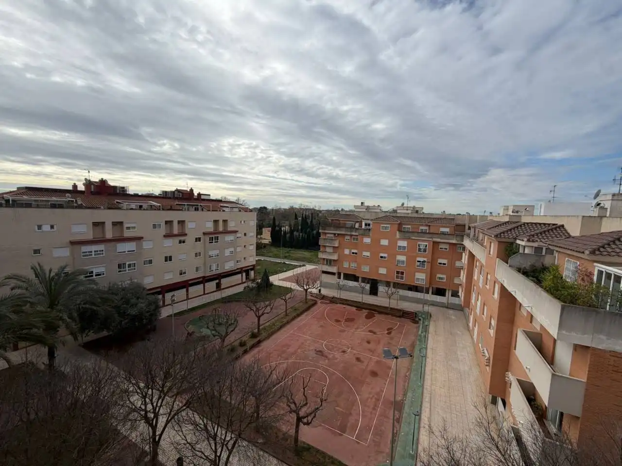 Vista exterior de Pis en venda en Castellón de la Plana / Castelló de la Plana amb Aire condicionat, Terrassa i Traster
