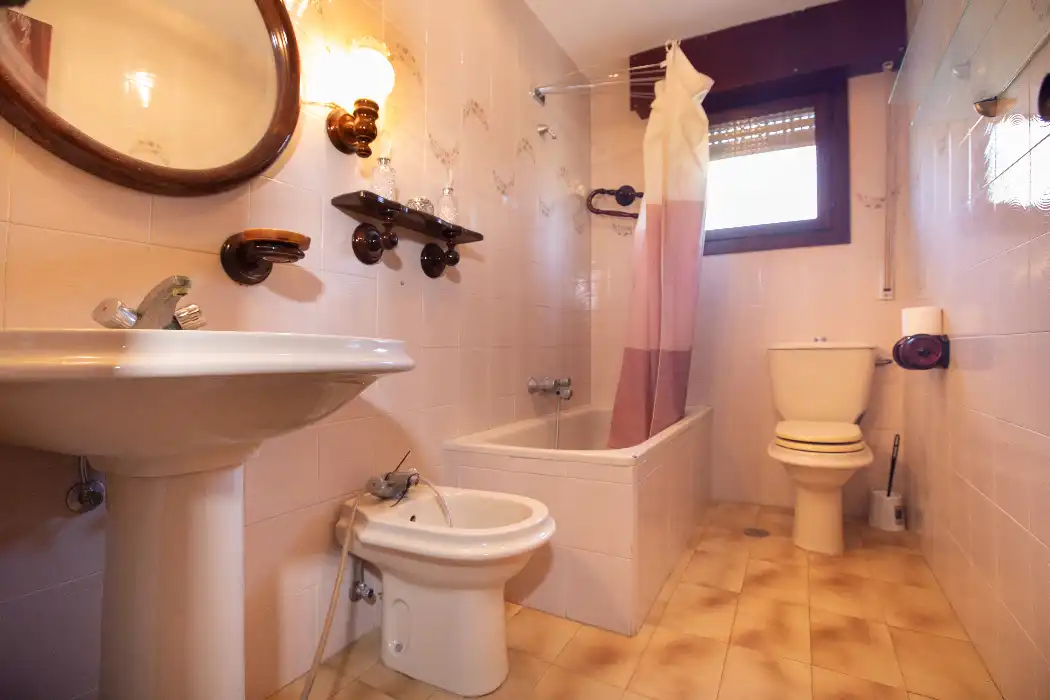 Bathroom of Houses for sale in Santa Cruz de Bezana  with Heating, Private garden and Parquet flooring