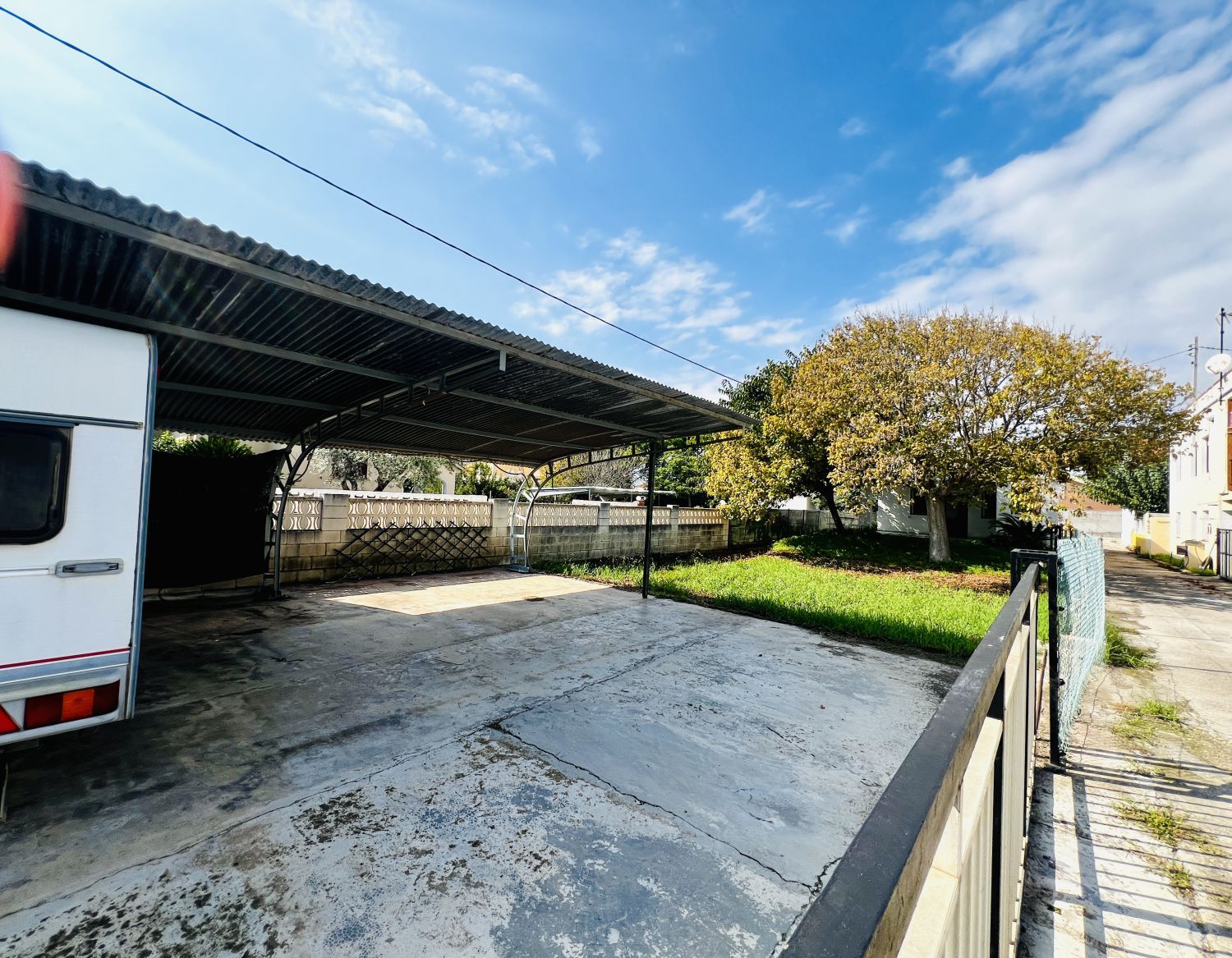 Aparcament de Casa o xalet en venda en Almazora / Almassora amb Jardí privat, Terrassa i Traster