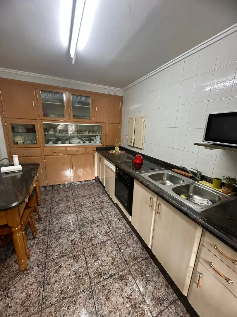 Cocina de Casa adosada en venta en San Martín del Rey Aurelio con Calefacción, Jardín privado y Terraza