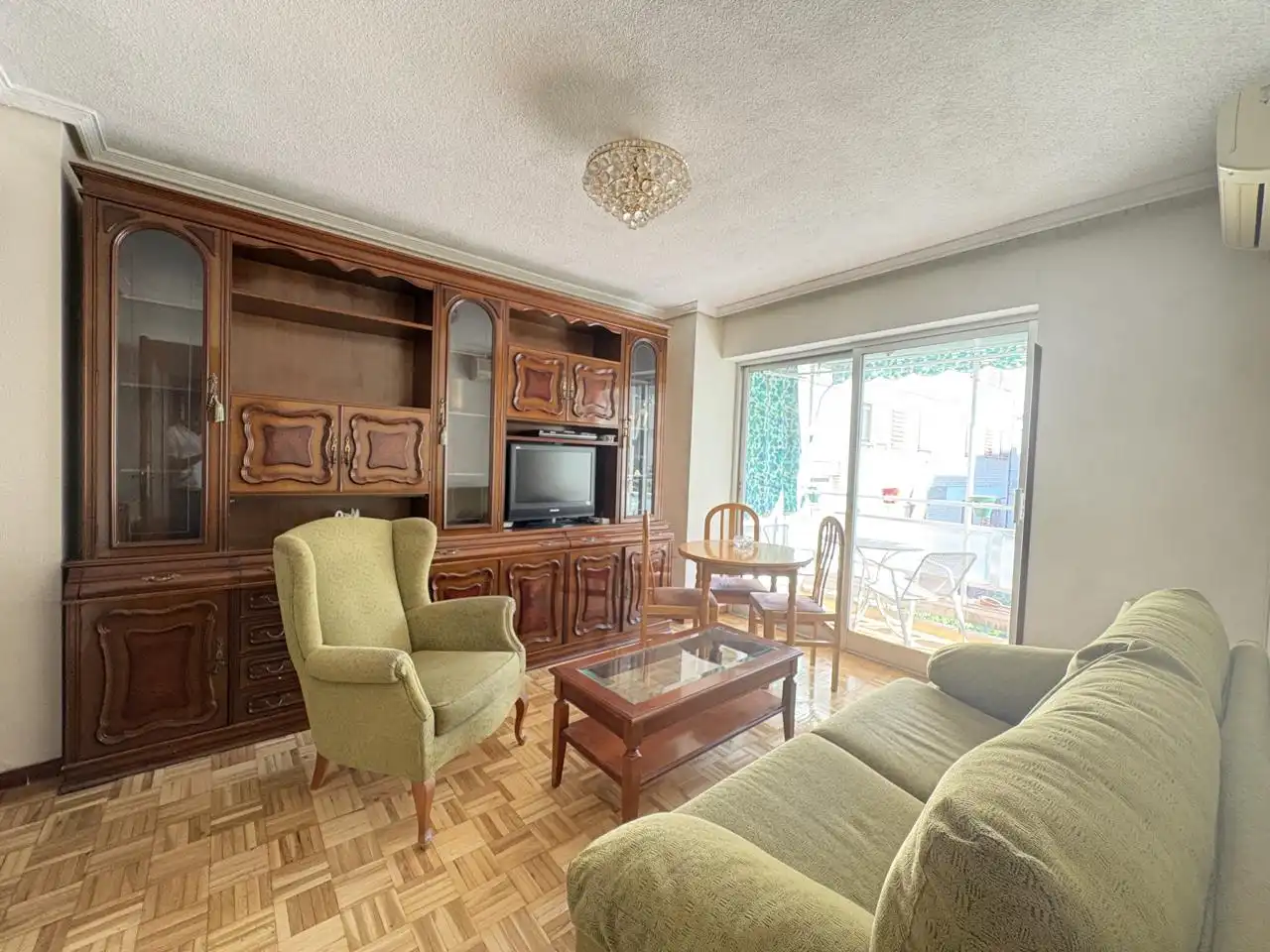 Wohnzimmer von Wohnung zur Miete in Madrid mit Klimaanlage, Heizung und Parkett