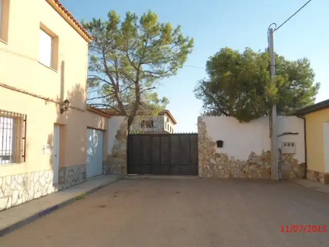 Vista exterior de Casa o xalet de lloguer en Casasimarro amb Aire condicionat, Calefacció i Jardí privat