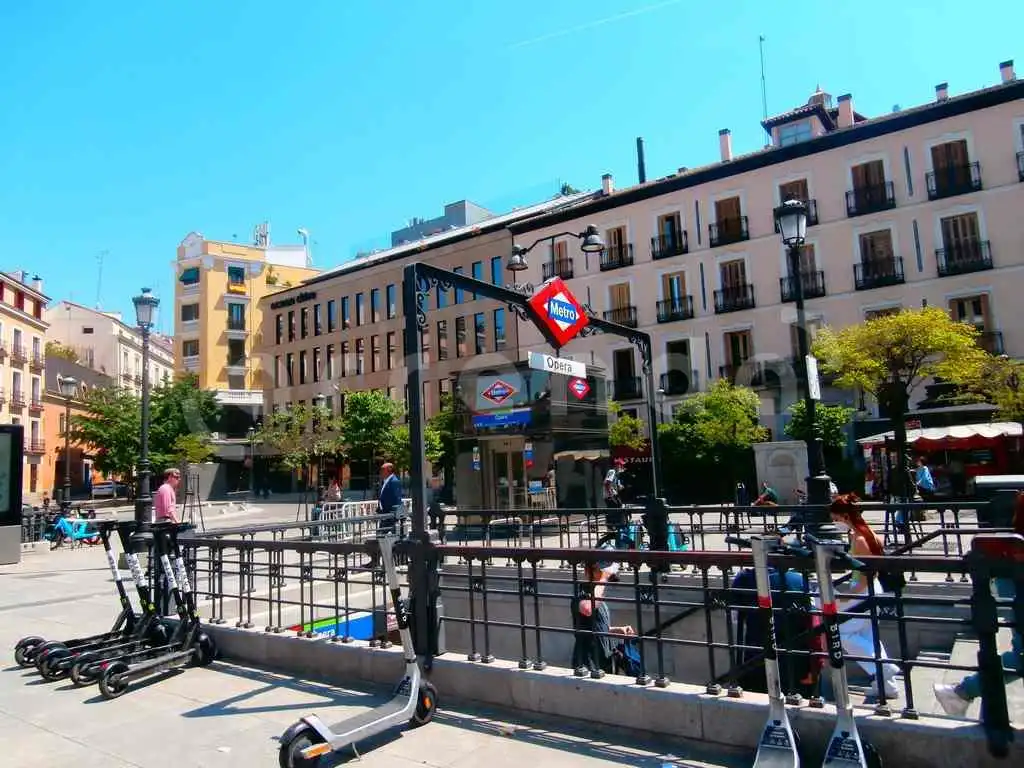Außenansicht von Wohnung zur Miete in Madrid mit Klimaanlage, Parkett und Möbliert