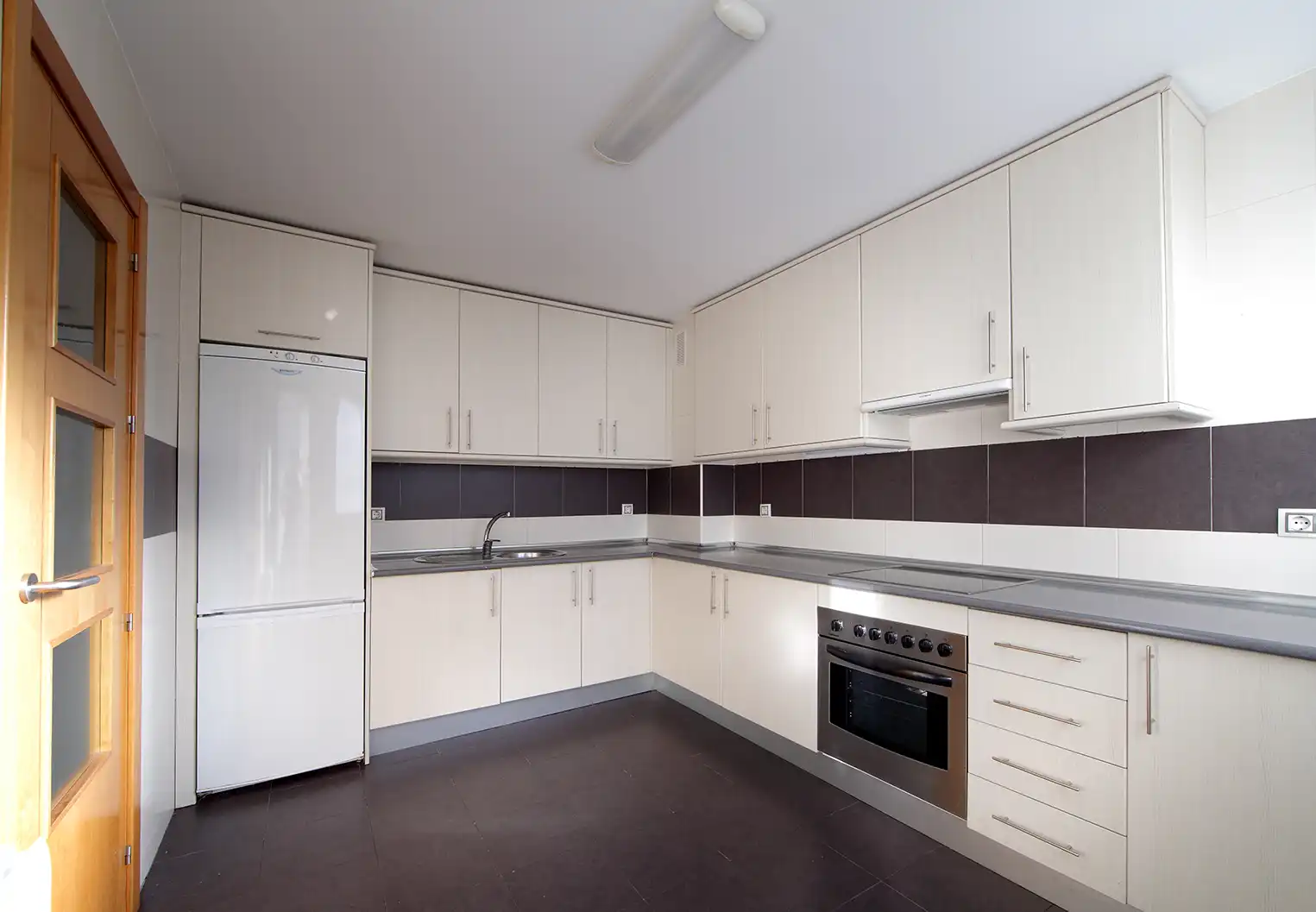 Kitchen of Flat for rent in Granada  with Heating and Oven