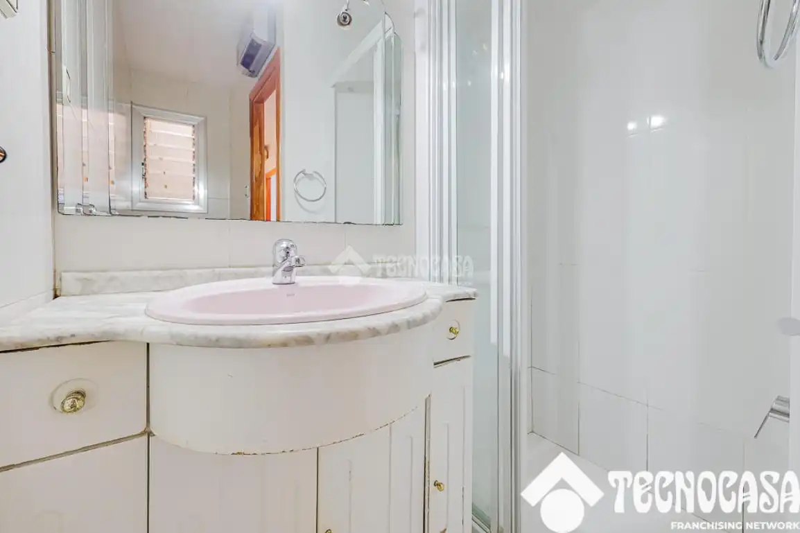 Piso con terraza en venta en Nou Barris, imagen 31