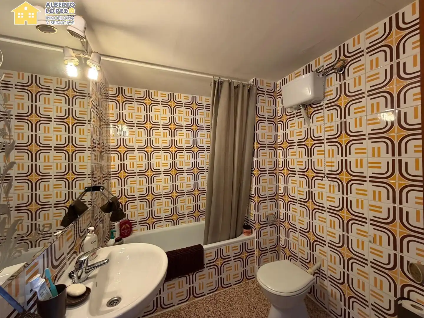 Bathroom of Flat for rent in Elche / Elx  with Terrace, Furnished and Balcony